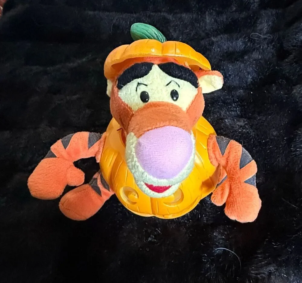 Disney Gemmy Tigger Halloween Animated Sings Disney Pumpkin 2001 Jack O’